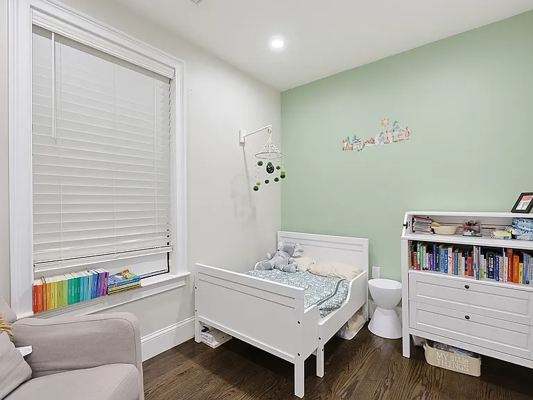 498 Sumner St #1 — Photo 15