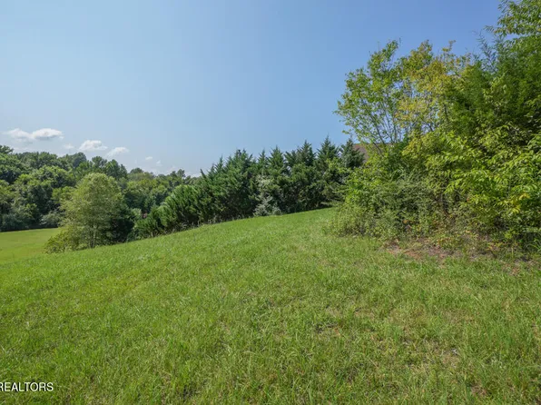 1566 Crestridge Dr, Maryville, TN 37804