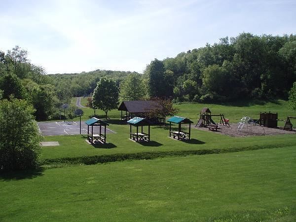 2nd image of 521 Sunrise Dr