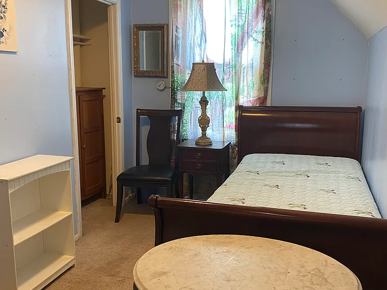 24 Linden Pl — Photo 1