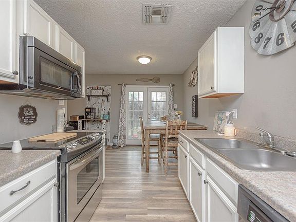 3rd image of 5502 Knights Ct