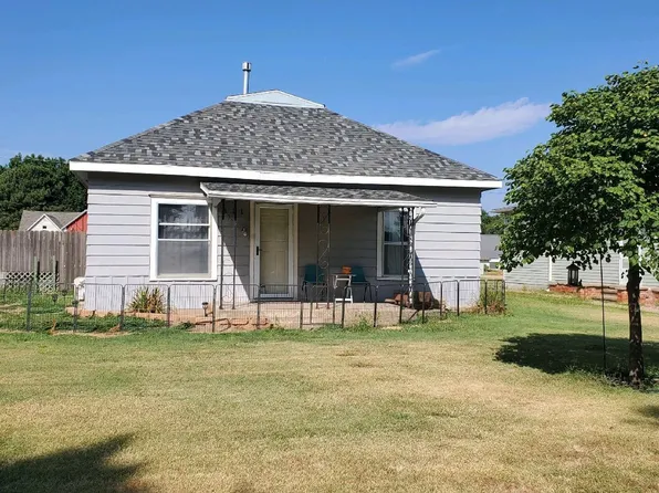 311 Grant St, Quinter, KS 67752