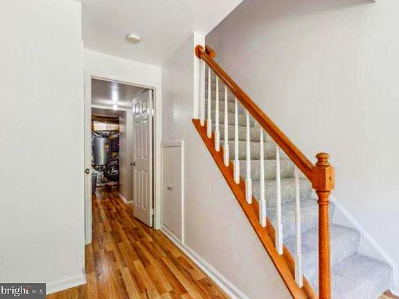 2nd image of 104 Rolling Hill Ct