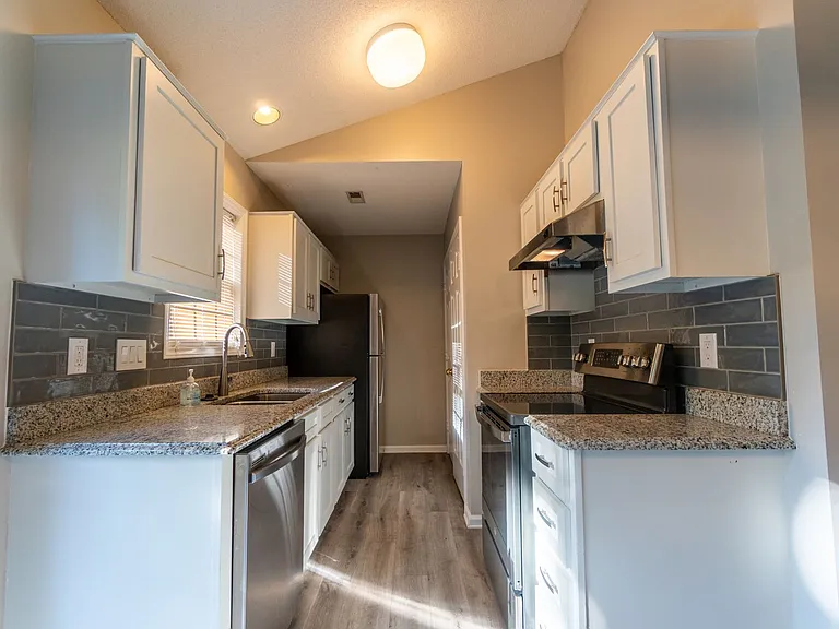 3923 Woodberry Lake Dr — Photo 12