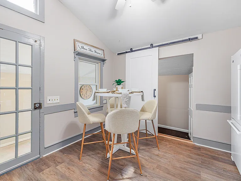 209 George St — Photo 16
