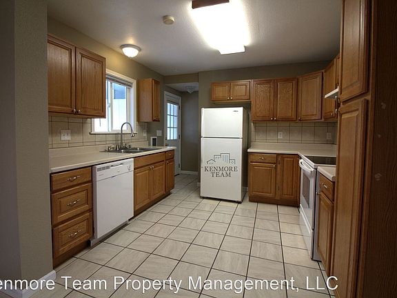 3rd image of 1419 Jadwin Ave