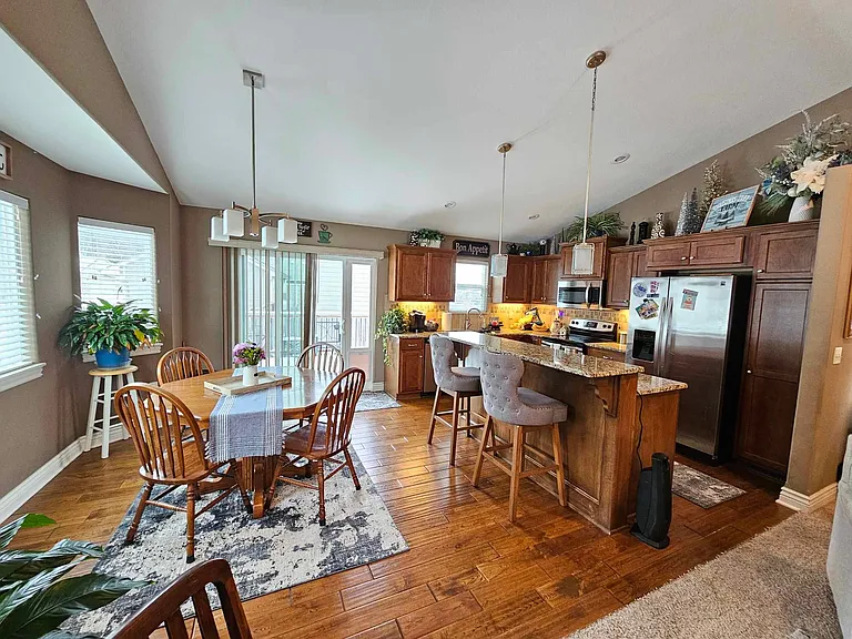 4712 Plumthicket Dr — Photo 4