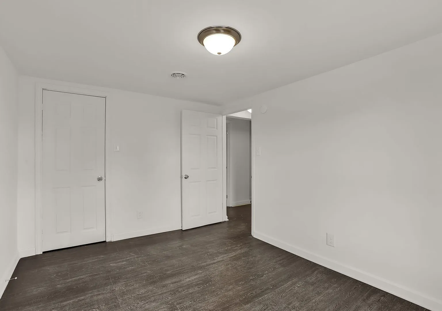 Newly Renovated 4 Bedroom Home in Chambersburg — Photo 4