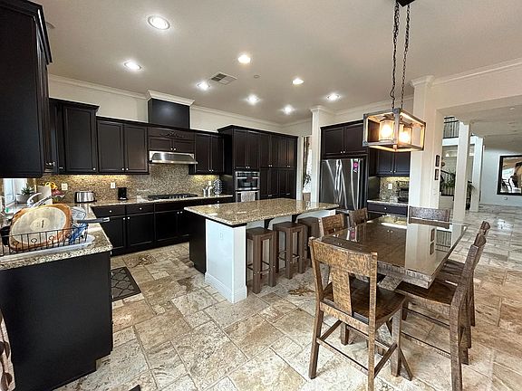 3rd image of 9562 Albert Dr