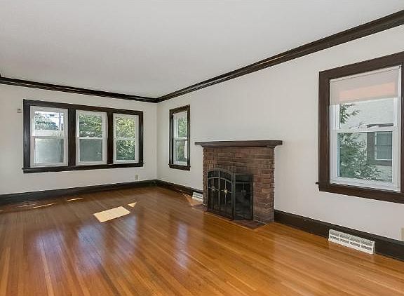 3rd image of 1512 Russell Ave N