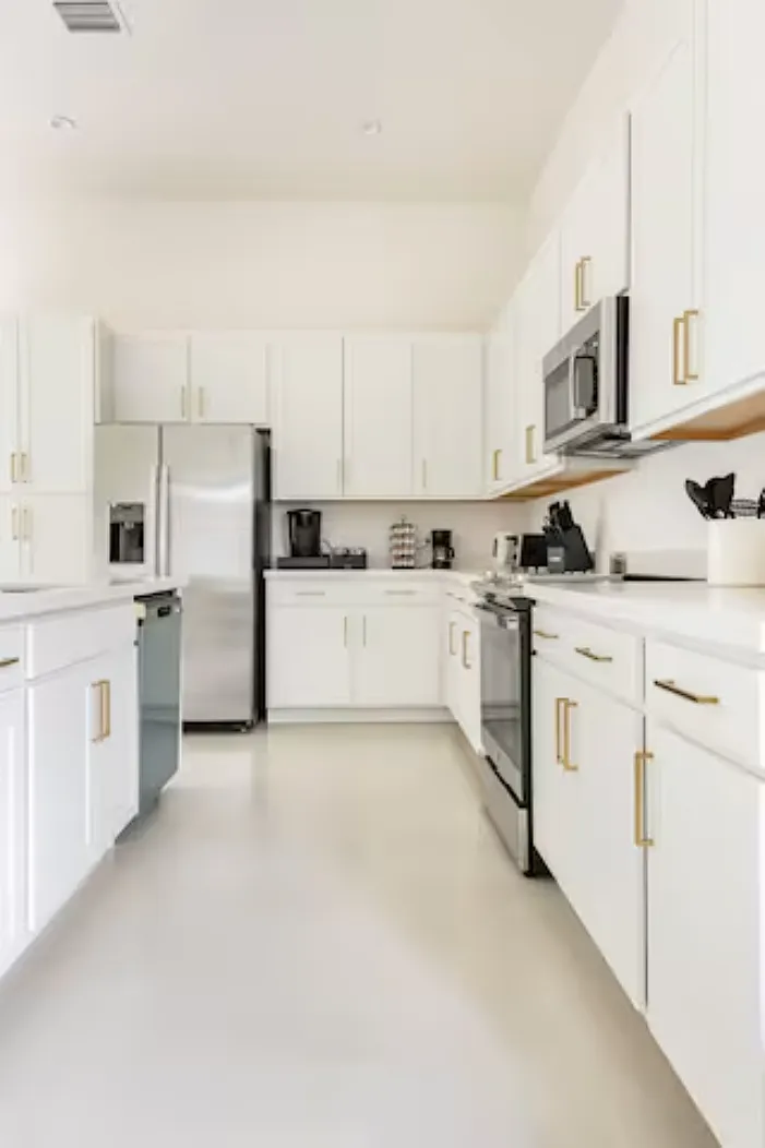 4 bed, 3.5 bath, 2317 sqft, $5,000 — Photo 4