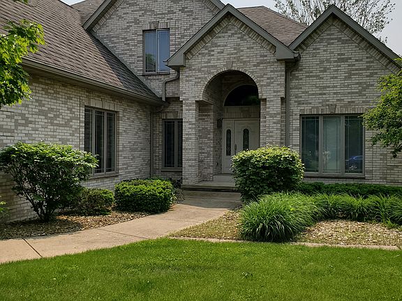 2nd image of 1040 E Morine Dr