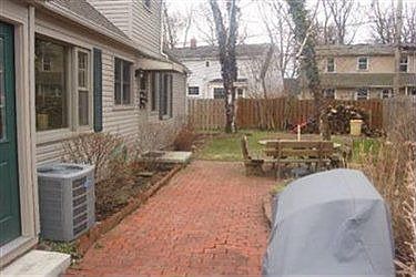 4th image of 281 Oakdale Rd