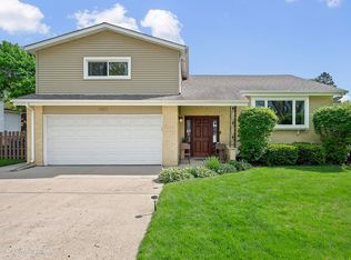 1802 E Basswood Ln, Mount Prospect, IL 60056