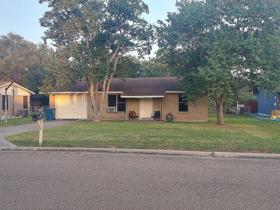 2nd image of 1415 Cook