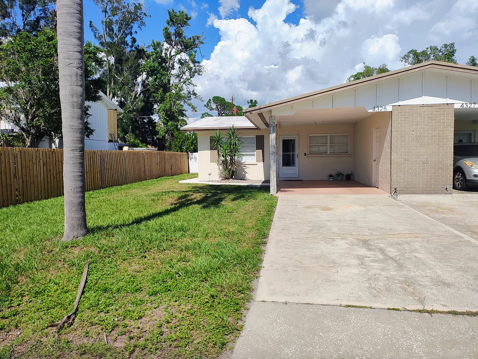 3 bed, 1000 sqft, $2,200 — Photo 2