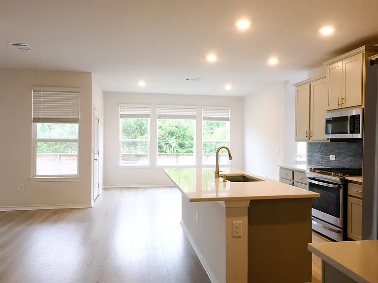 4810 Plum Peach Bnd — Photo 1