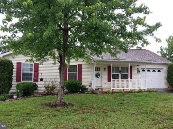 118 Strada Dr W, Martinsburg, WV 25403