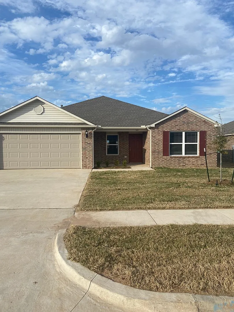 Now Available | Pet-Friendly 3 Bedroom, 2 Bathroom Home In Hollow Brook — Photo 3
