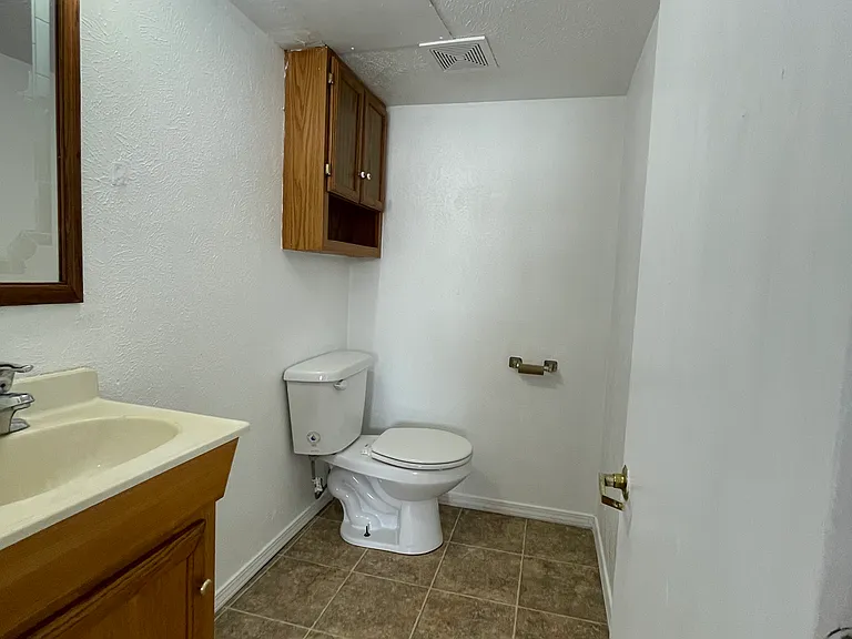 1390 W Jefferson St #A — Photo 10
