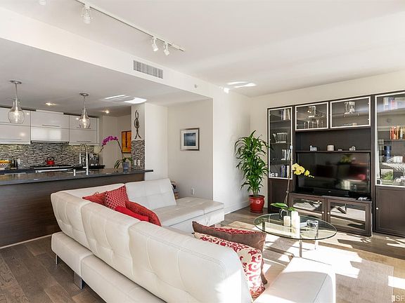 2nd image of 420 Mission Bay Blvd #704