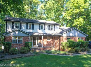 6567 Heaven Dr, Howell, MI 48855