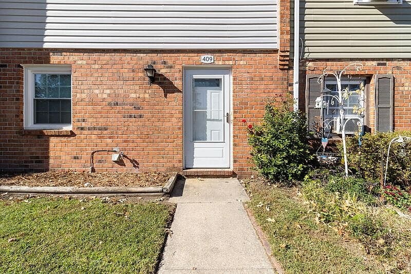 1st image of 409 Big Leaf Cir