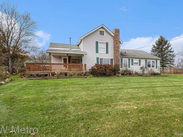 2071 N Tooley Rd S, Howell, MI 48855