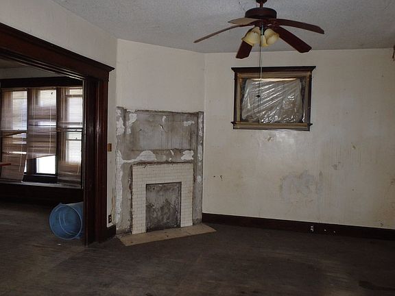 3rd image of 602 E Chandler Ave