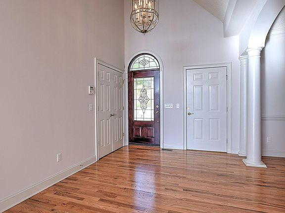 3rd image of 3344 Berkshire Cir
