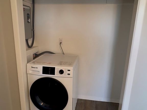 Magic Chef Single Wash & Dry Unit (in bedroom closet)