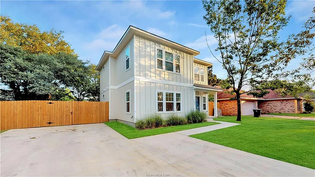 5 bed, 5.5 bath, 2188 sqft, $4,200 — Photo 1