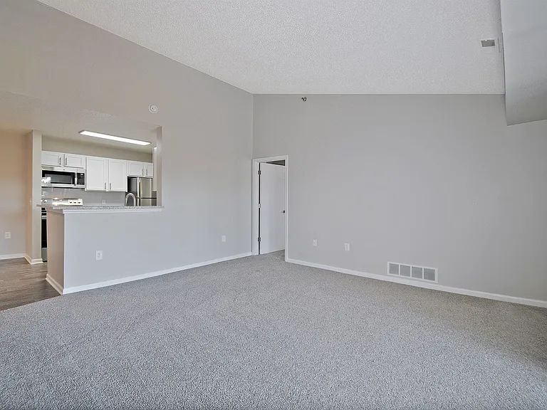 Pendleton Park Apartments — Photo 42