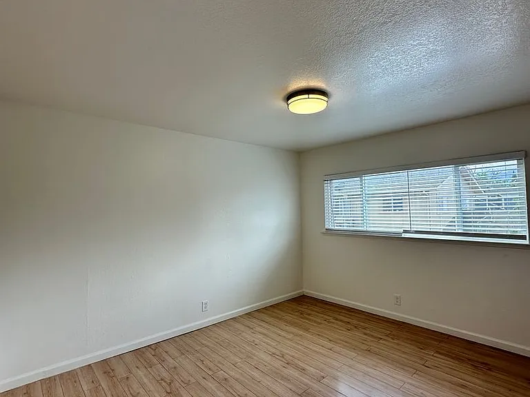 590 Stoney Ct — Photo 10