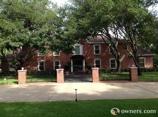 902 Cowards Creek Dr, Friendswood, TX 77546