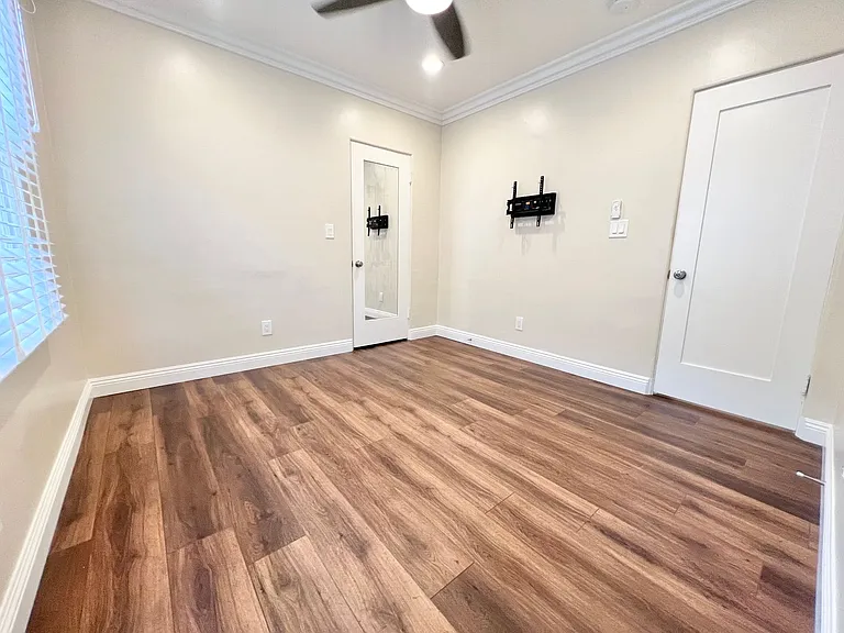 235 Pomona — Photo 12