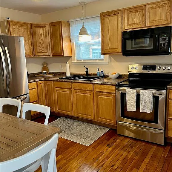 16 Florence Ave — Photo 7