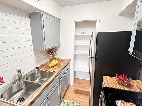 2nd image of 200 E Courtland Pl APT 9
