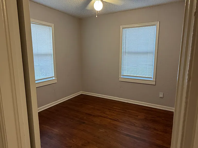 310 E Steed Dr — Photo 4