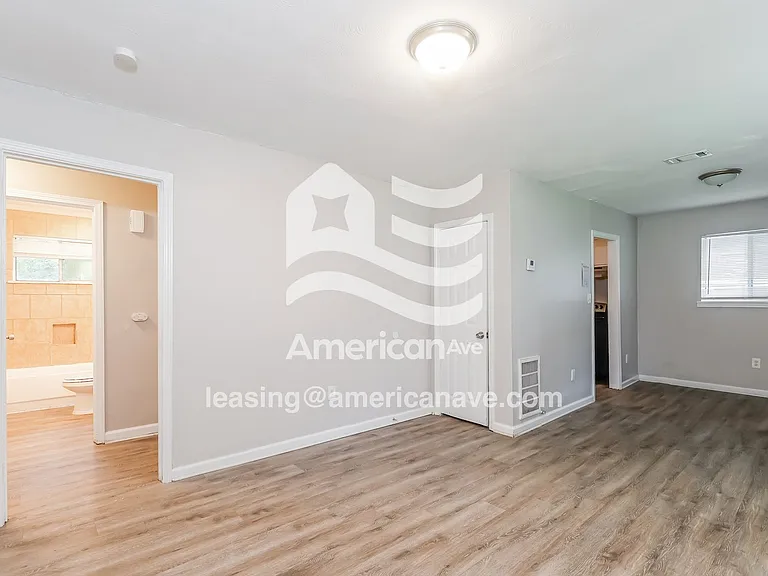 474885_003_living_room_3.jpg