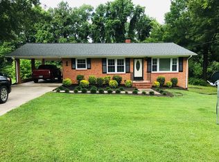 1085 W Oak Hill Dr, Halifax, VA 24558