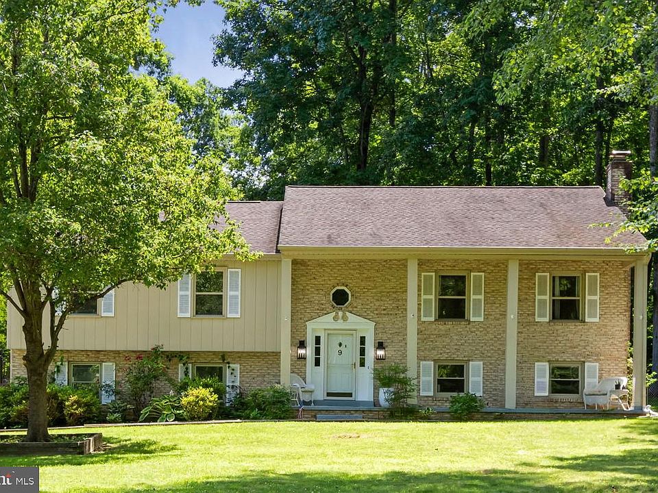 1st image of 9 Dacey Ln