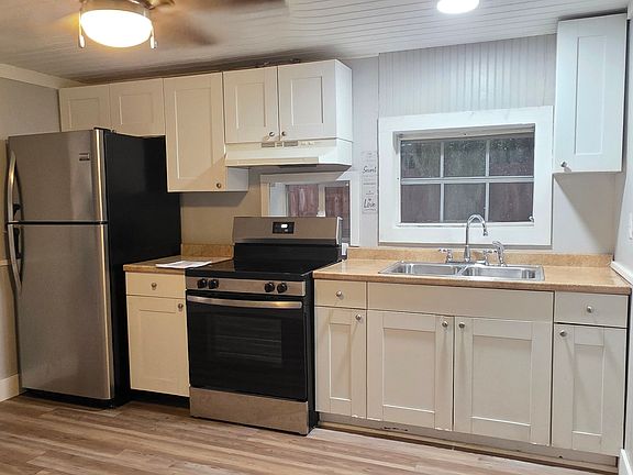 4th image of 8003 Hillman Ave