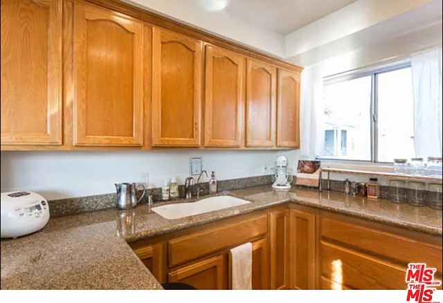7560 Hollywood Blvd #109 — Photo 34