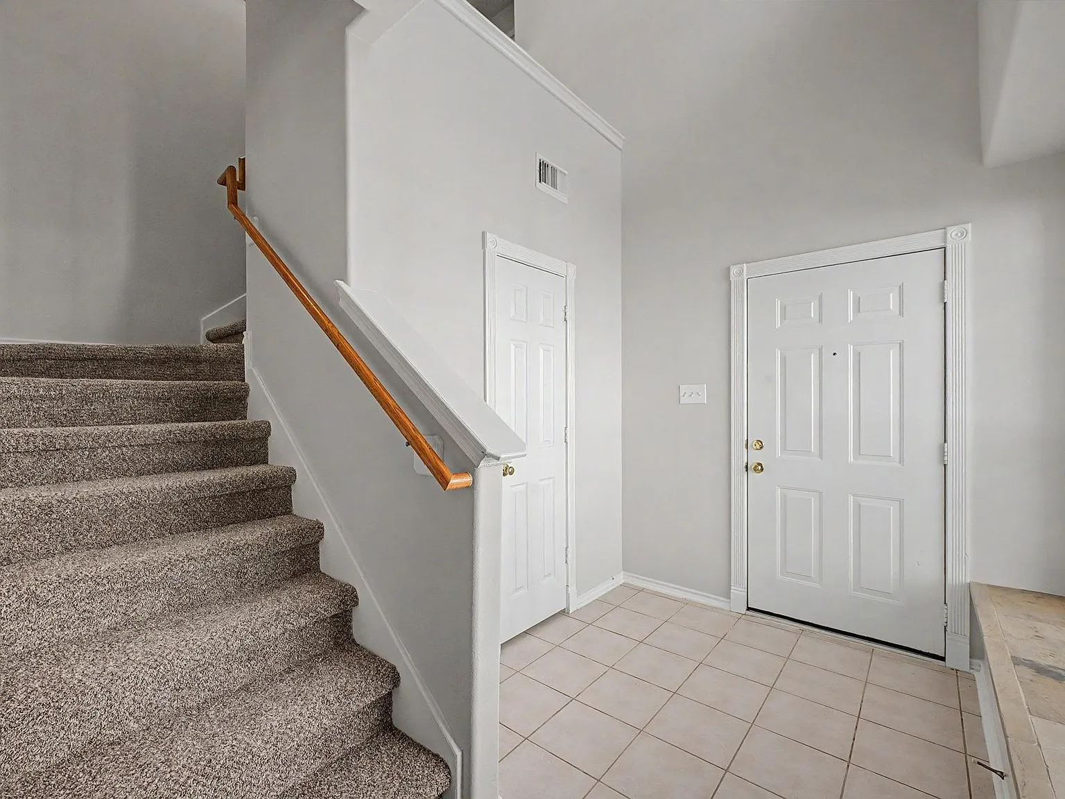 3 bed, 2.5 bath, 1657 sqft, $2,100 — Photo 4