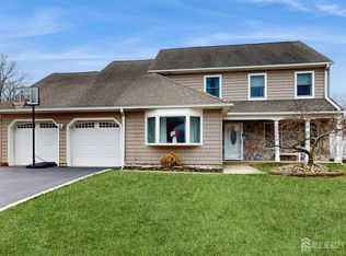 10 Rose Ln, Old Bridge, NJ 08857