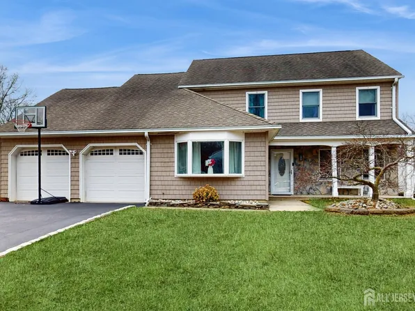 10 Rose Ln, Old Bridge, NJ 08857