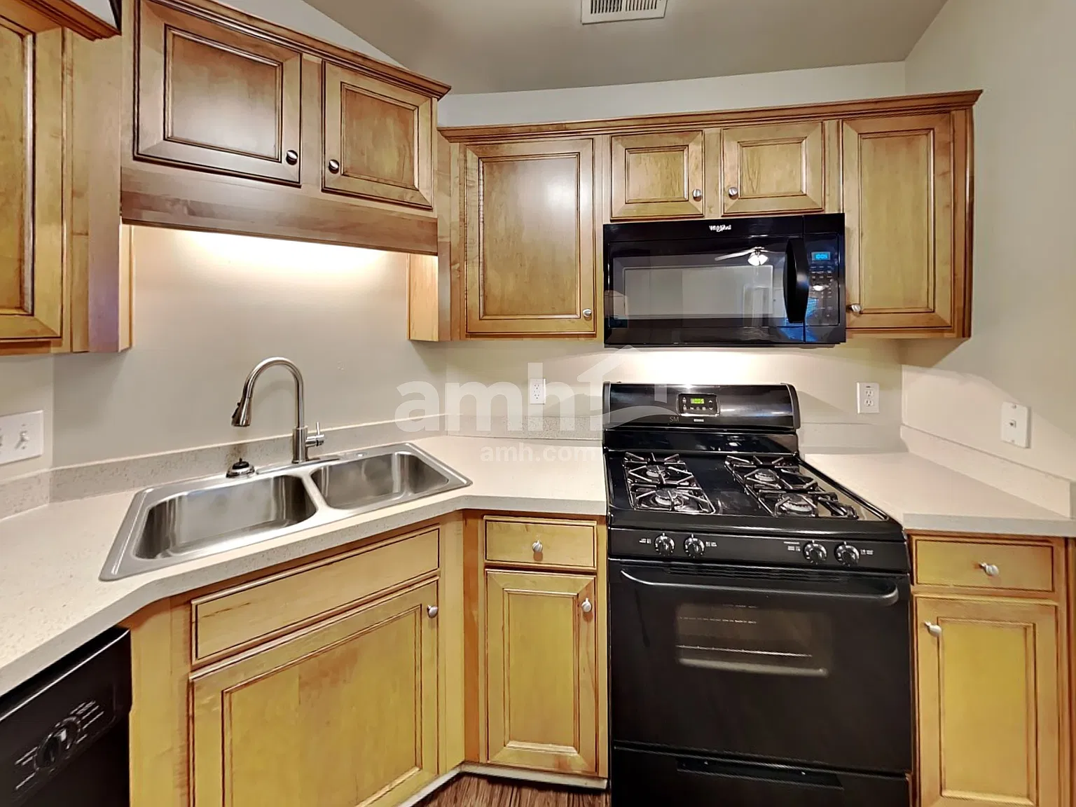 3 bed, 2.0 bath, 1553 sqft, $2,140 — Photo 4