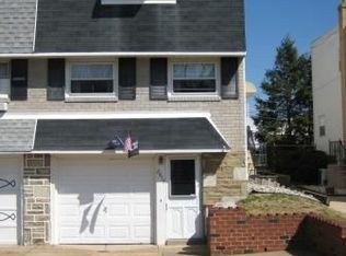 2817 Shelley Rd, Philadelphia, PA 19152