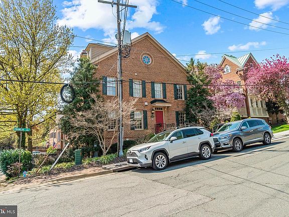 4th image of 114 Franklin St